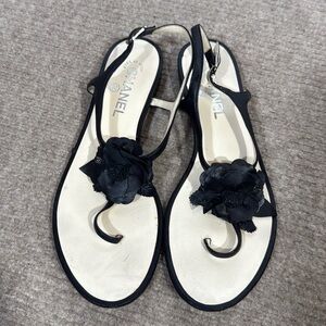 CHANEL Black Floral Slingback Sandals with Beige Footbed